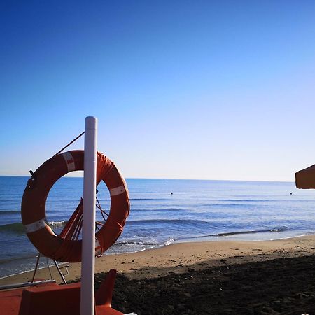 Baywatch Hotel Margherita Di Savoia Exterior photo